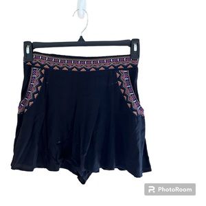 ⚫️HOLLISTER: Women’s size S, black flowy shorts w/multi color embroidery⚫️
